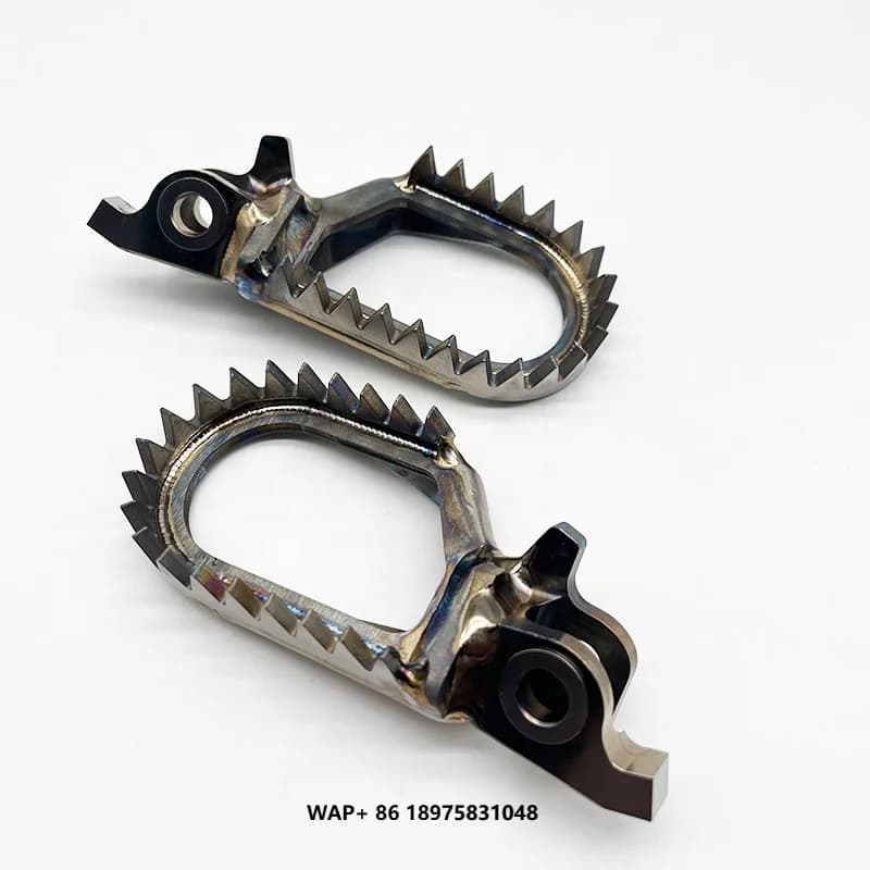 Accessori moto in titanio di nuovo design Pedane in titanio CNC per Honda