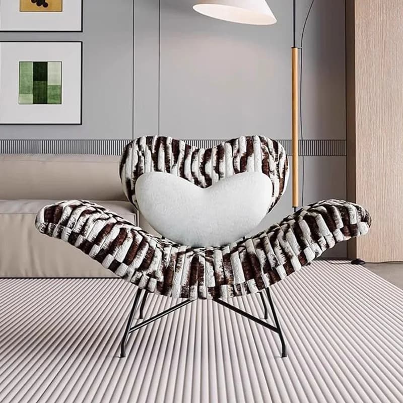 Sedia da soggiorno moderna con morbido cuscino a forma di cuore Sedie a sdraio larghe creative Sedia rilassante per ufficio domestico con gambe in metallo comfort