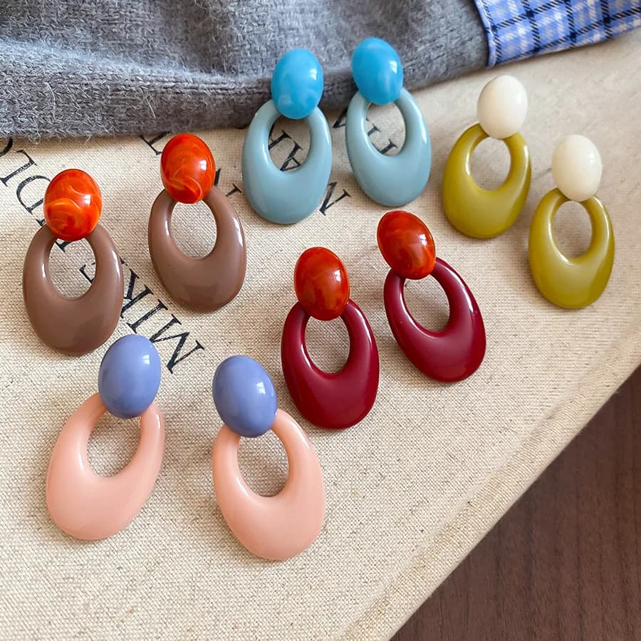 Orecchini pendenti ovali in acrilico a contrasto vintage per le donne Orecchini geometrici vuoti con temperamento Regalo di gioielli per le vacanze di moda