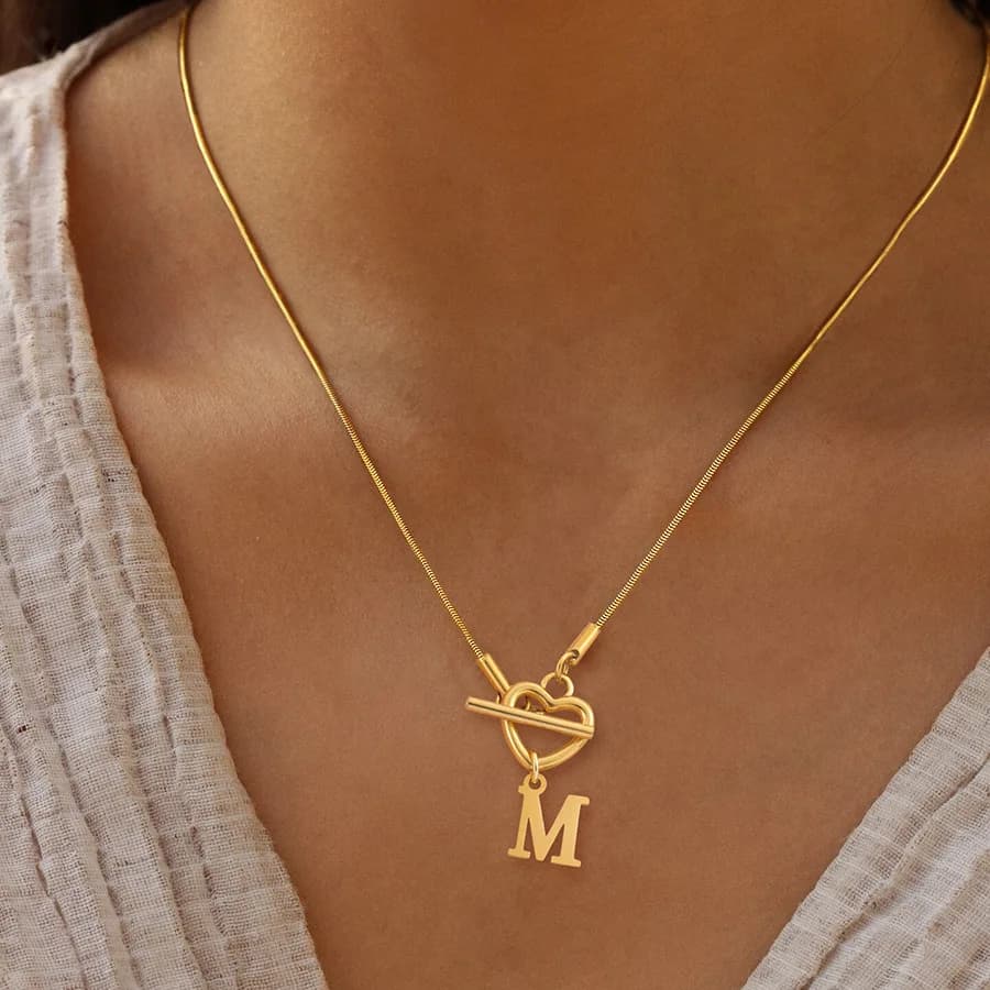 Fashion A-Z Initial Heart Pendant Necklace 18K Gold Plated Necklace Cute Letter Stainless Steel Necklace for Women
