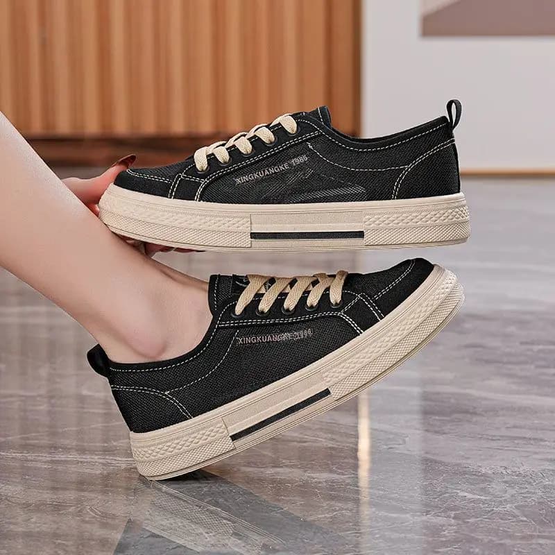 2026 New Summer Casual Canvas Shoes Breathable Mesh Soft Sole Versatile White Sneakers Lightweight Student Trendy Footwear