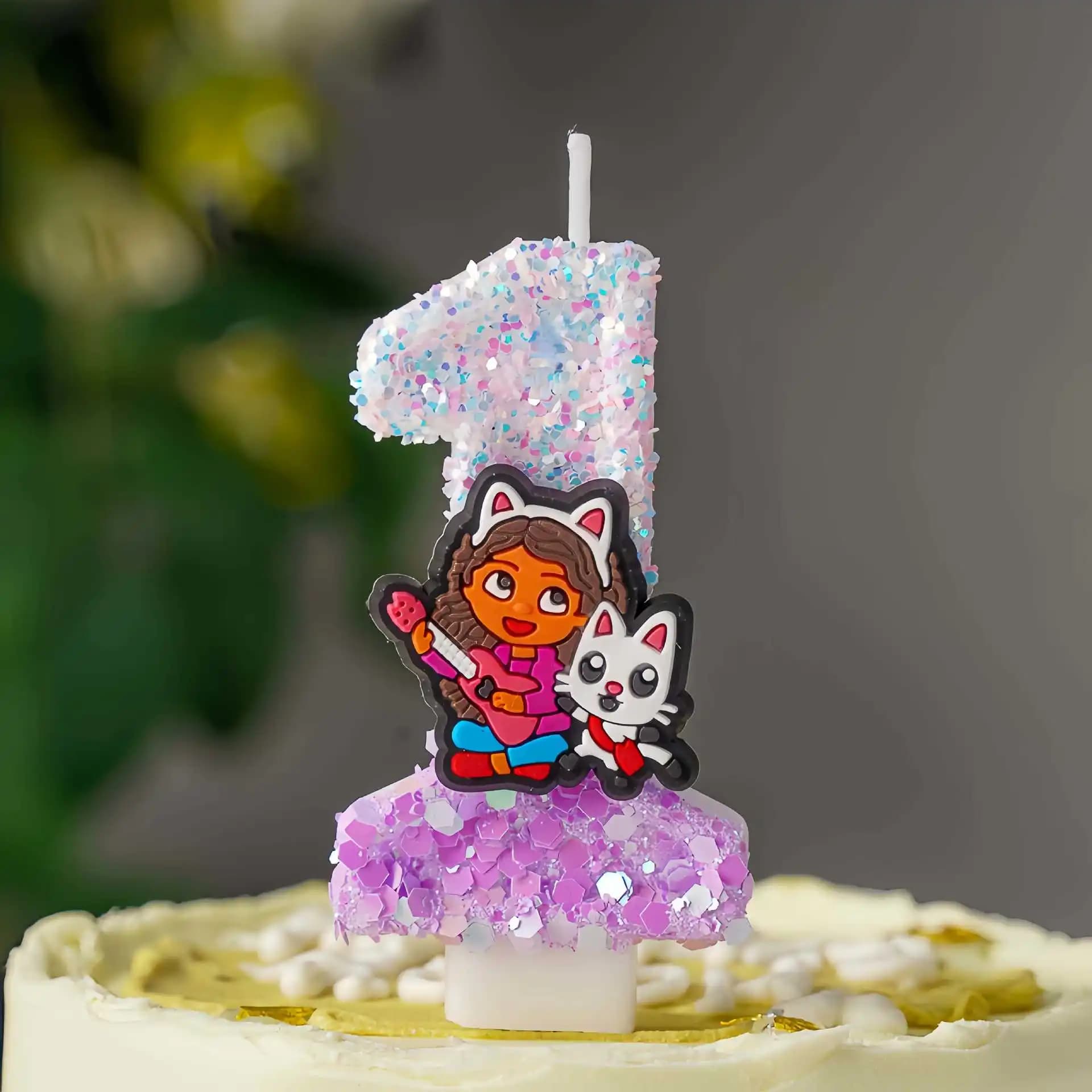 Simpatica decorazione digitale per torta di compleanno a forma di bambola