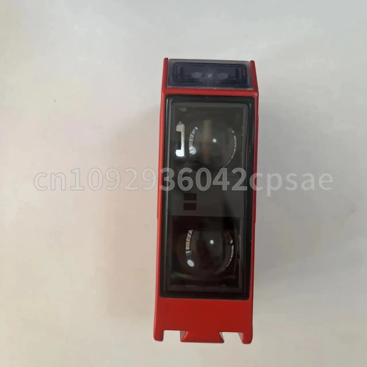 Nuovo sensore diffuso originale Leuze HRT 96M/A-1670-800-44 con soppressione dello sfondo 1 anno di garanzia Codice articolo. 50080048
