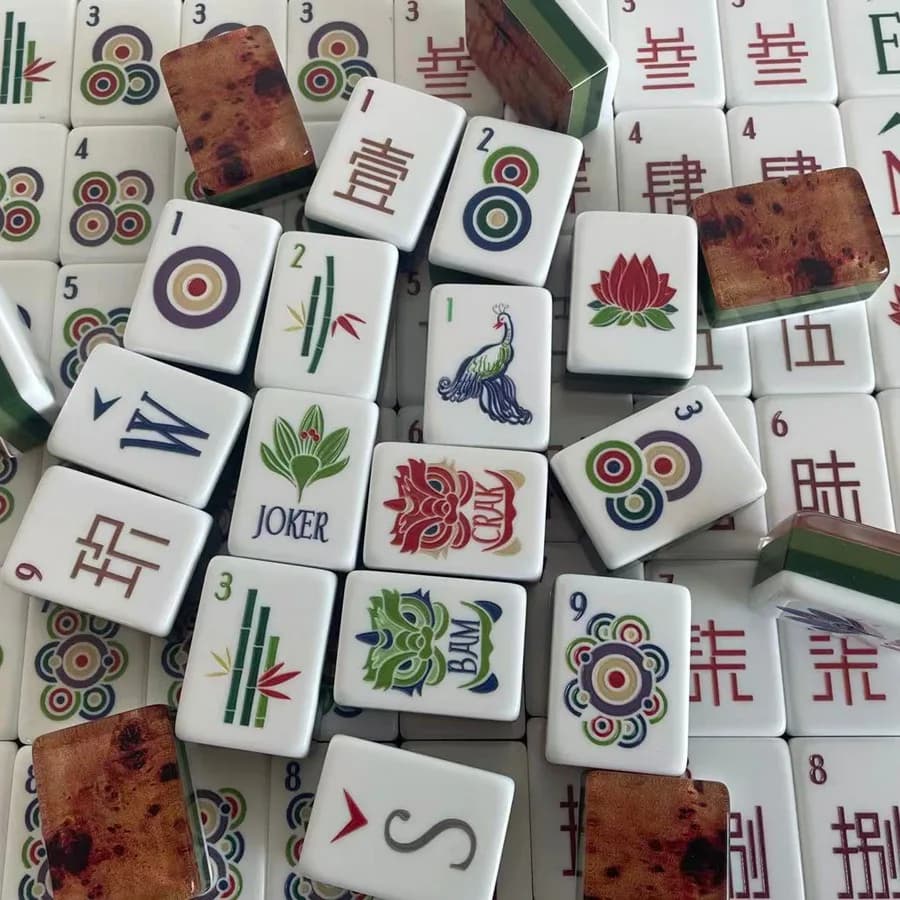 US American Mah Jong Complete Set 160 Color Engraved Acrylic Mahjong Tiles Joker Dragon Pattern Traditional American Board Gam