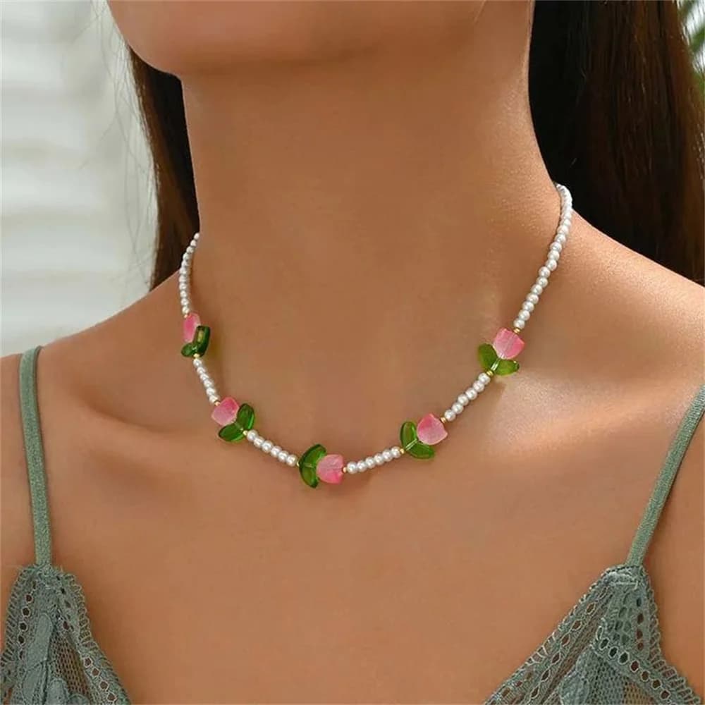 Sweet Tulip Flower Beaded Choker Necklace Women Pink Floral Pendant White Seed Bead Chain Aesthetic Summer Holiday Beach Jewelry