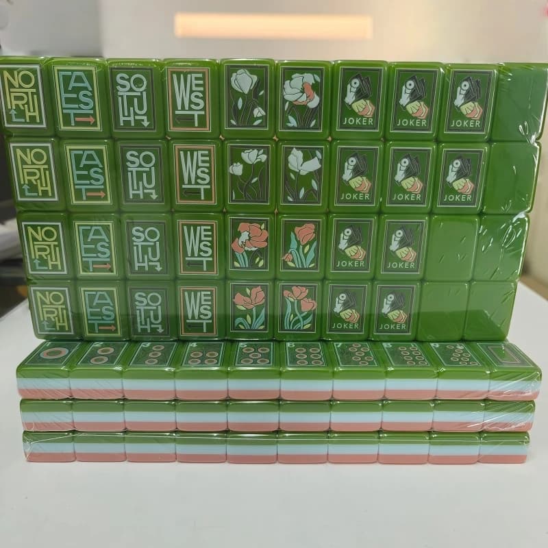Offerta Speciale: Set Mahjong Americano Portatile con 160 Tessere in Acrilico Incise a 4 Strati, Gioco da Tavolo per Famiglia, Regalo Sorpresa