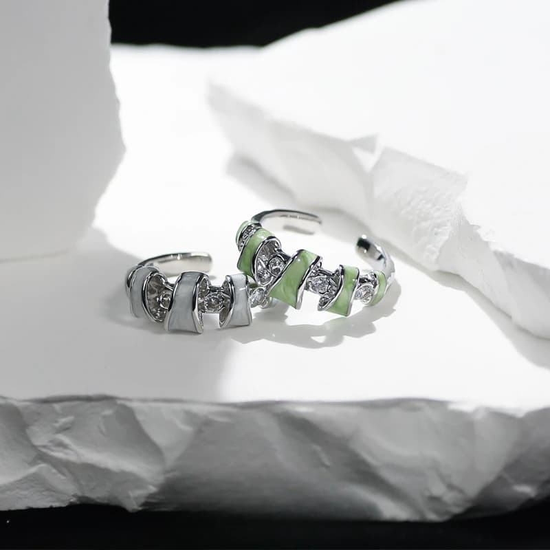 Popolare anello cinese con smalto di diamanti per le donne di nicchia di fascia alta leggero di lusso stile freddo accessori delicati alla moda