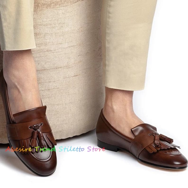 Mocassini con frange in pelle da uomo con nappe decorazione punta tonda slip on designer di marca tinta unita slip on scarpe piatte da festa