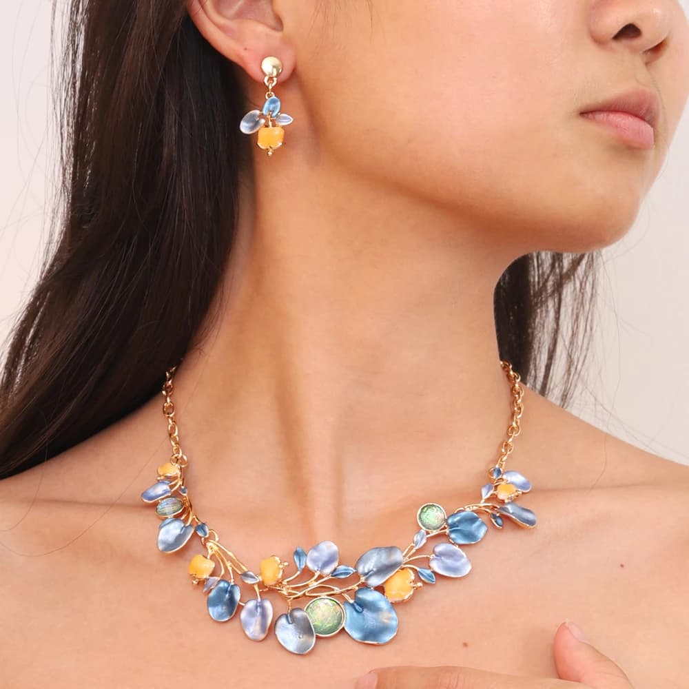 Set di collana e orecchini con foglia di olio a goccia di moda per accessori da donna Set di gioielli Color oro alla moda regalo di promenade per feste di vacanza