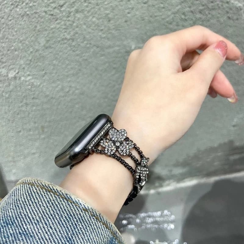 Cinturino in metallo Fashion Clover Diamond per iWatch 1-11 per Apple Watch da donna, estivo, modello S9 a catena.