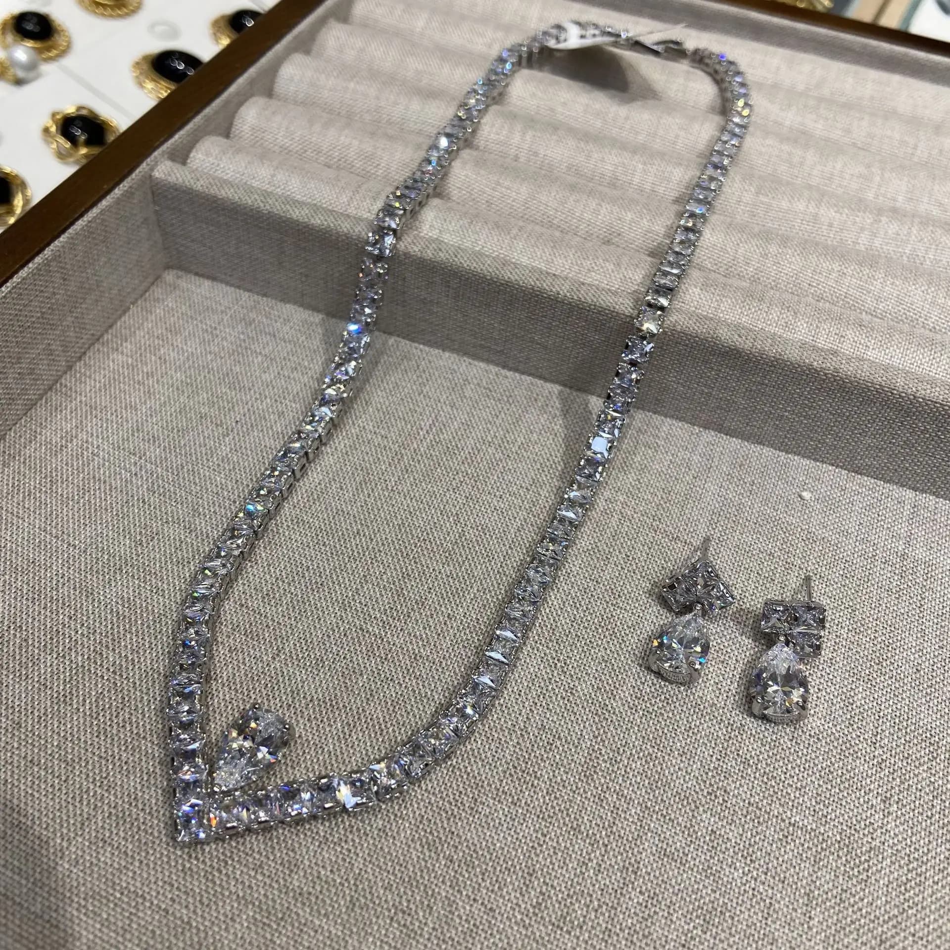 Set di orecchini con collana piena di diamanti e zirconi Queen Josephine da donna 2025