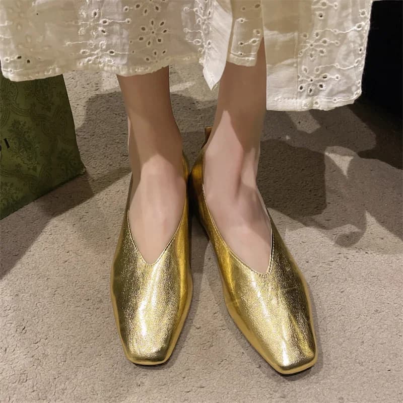 Nuove scarpe da passeggio sexy e comode alla moda per le donne Scarpe basse casual leggere con punta tonda primaverile ed estiva taglie forti
