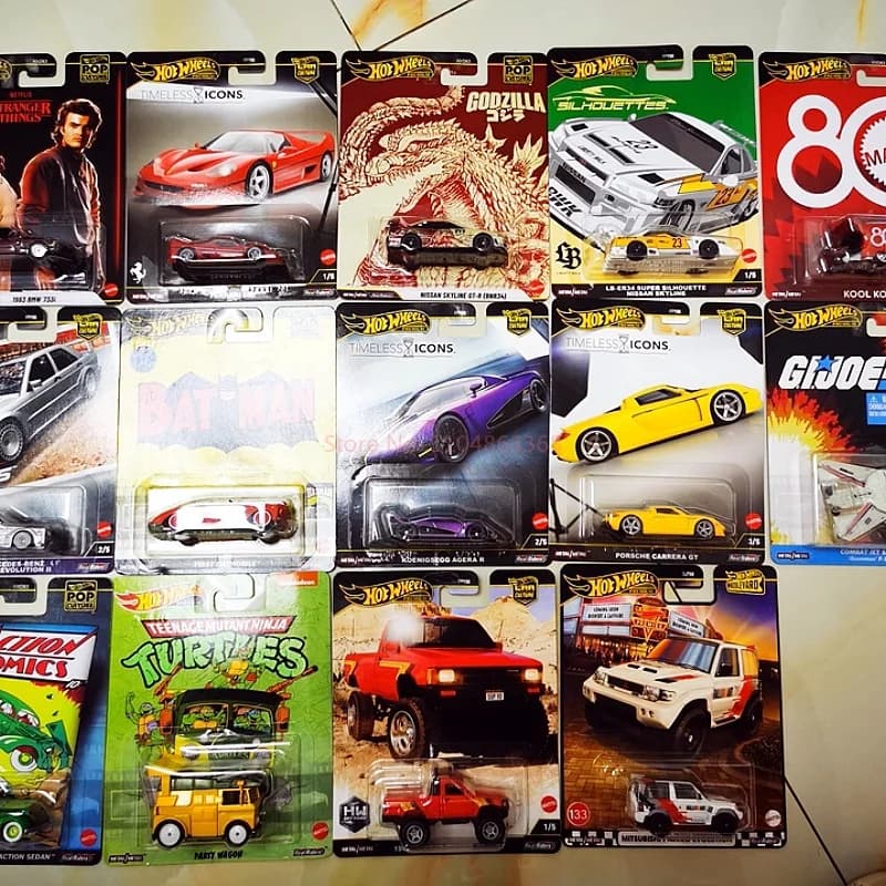 Hot Wheels Premium HXD63 Pop Culture 1:64 Modellino Auto in Metallo Porsche 911 Nissan Skyline GT-R Ritorno al Futuro Giocattolo da Collezione G