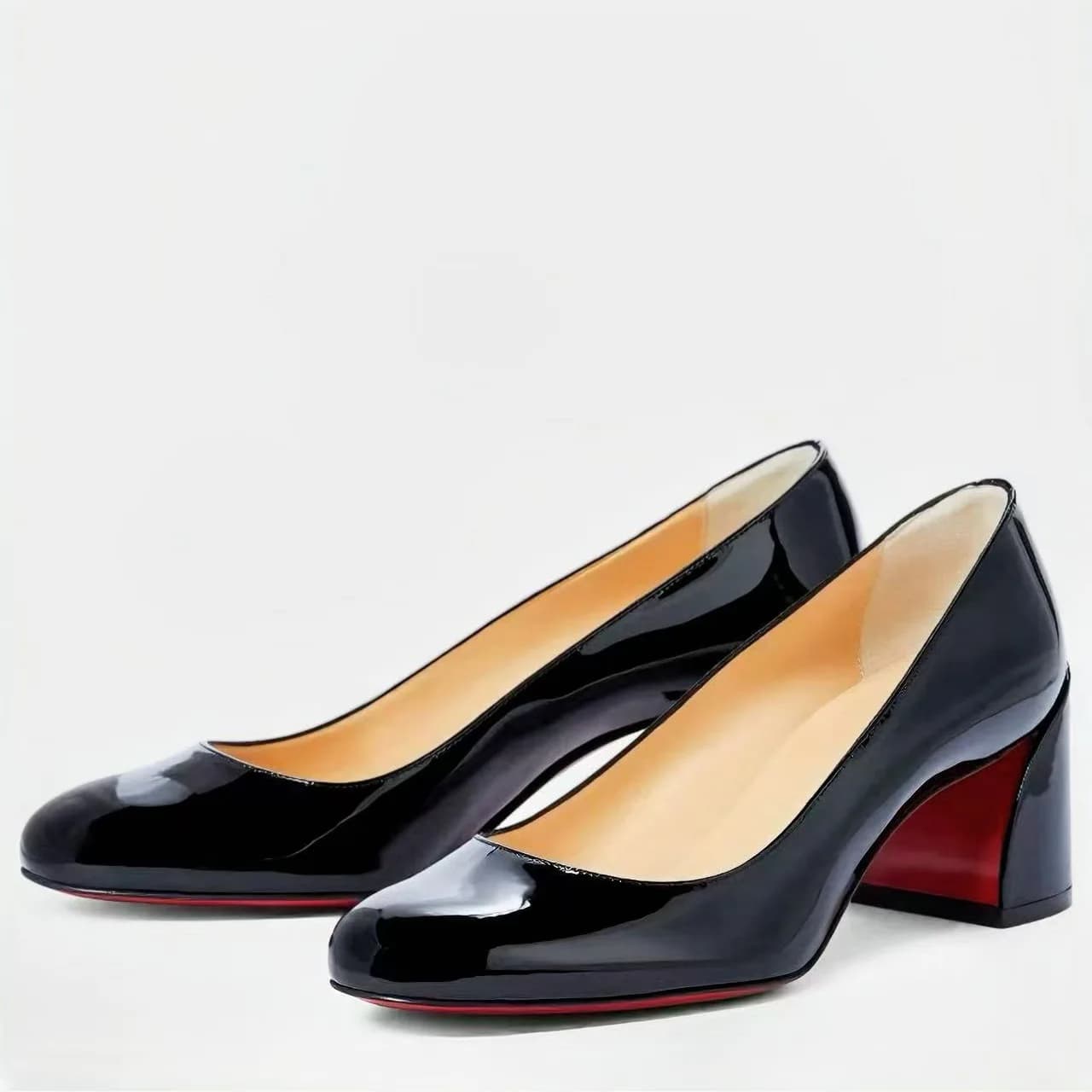 Women's Shoes in Paint with Lock and Round Toe, Elegant and Comfortable for the Office