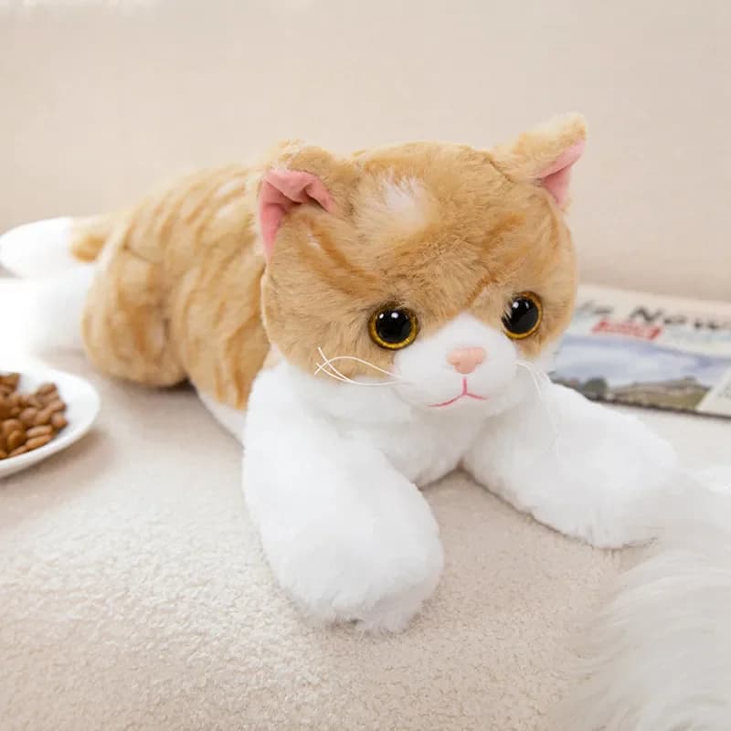 Realistico carino sdraiato gatto bambola peluche morbido peluche simulazione Pet gattino cuscino decorazioni per la casa per ragazze bambini regalo di compleanno