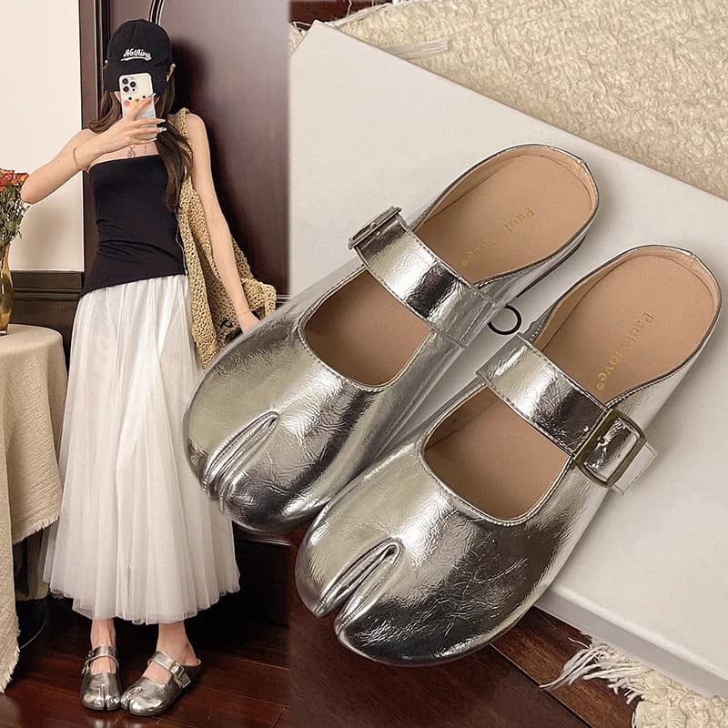2025 New Style Split Toe Slippers Women Summer Light Non-slip Sandals Belt Buckle Design Mules Shoes Soft Leather Flats Loafers