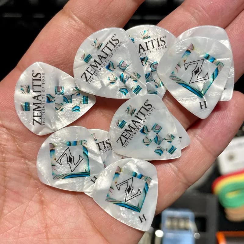Nissan zemaitis pearl white, guitar pick, thickness: H
