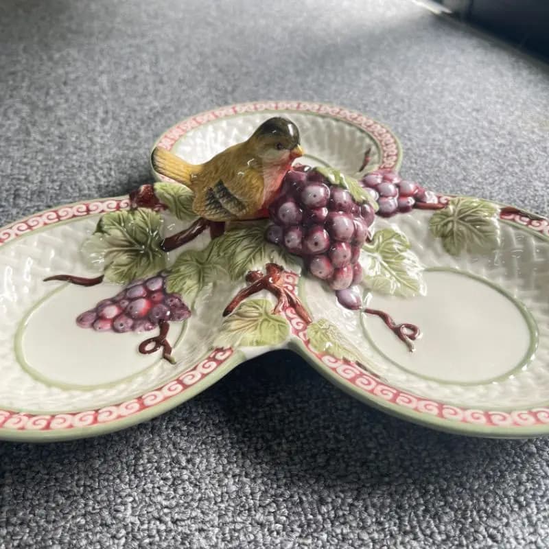 Piatto in ceramica a tre scomparti con frutta secca e piatto per snack alla frutta