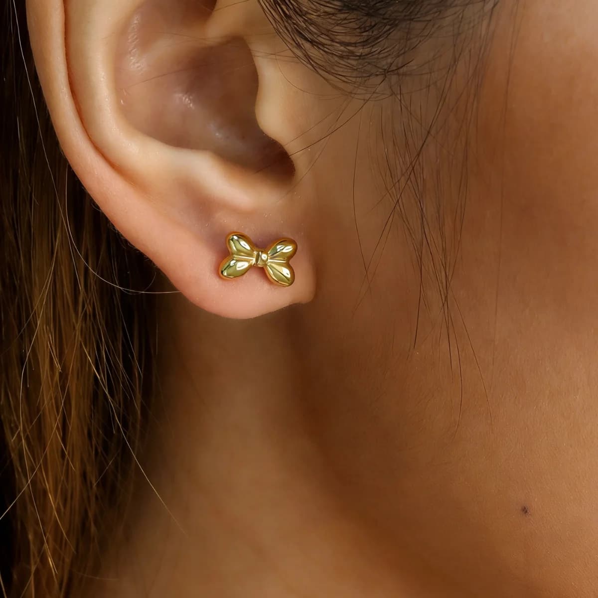 LUXUKISSKIDS Orecchini a perno coreani da donna in acciaio al titanio, piccoli fiocchetti, piercing, gioielli per orecchie a spirale, stile infantile e carino
