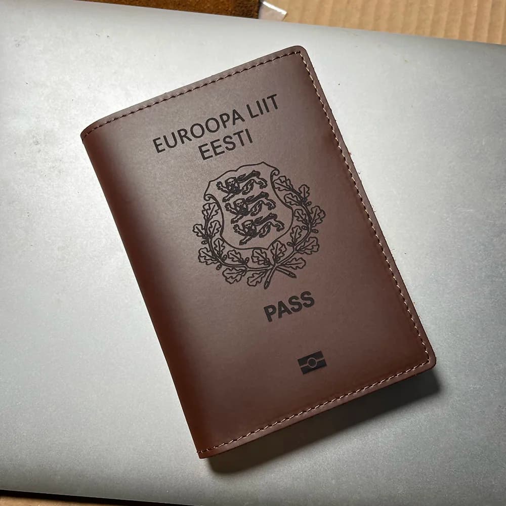 Copertina del passaporto della repubblica di Estonia fatta a mano porta passaporto personalizzato in vera pelle estone