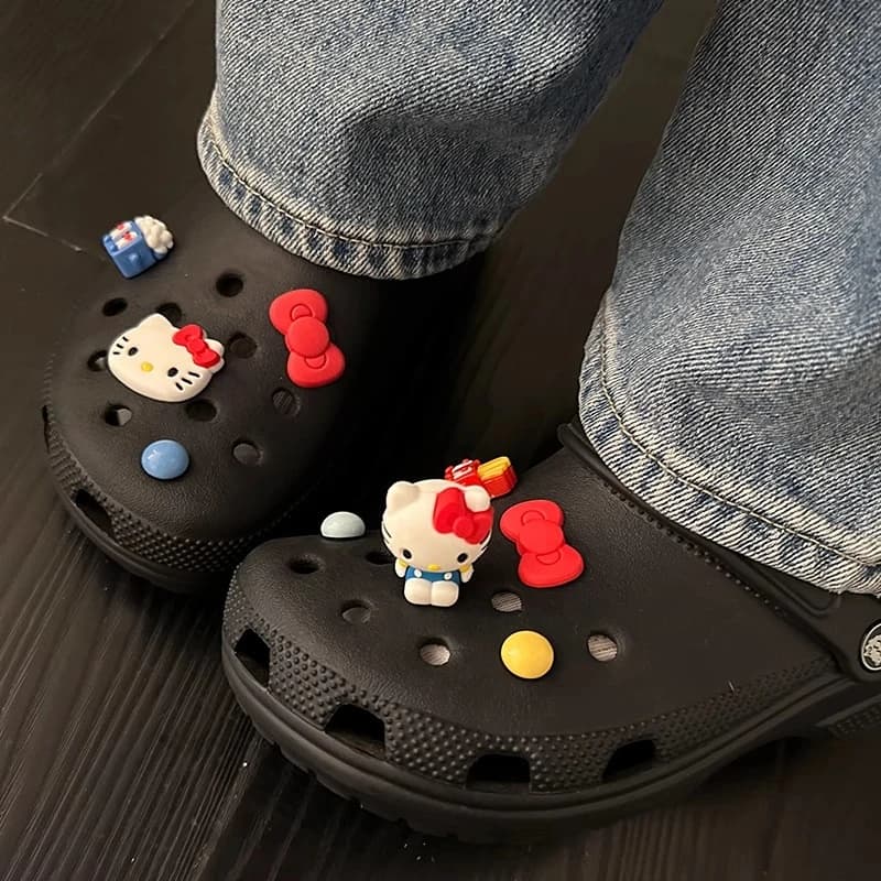 Figure 3D Sanrio Hello Kitty Set di ciondoli per scarpe per adorabili decorazioni per calzature Decorazioni per sandali con foro Simpatico cartone animato Regali di Natale in PVC