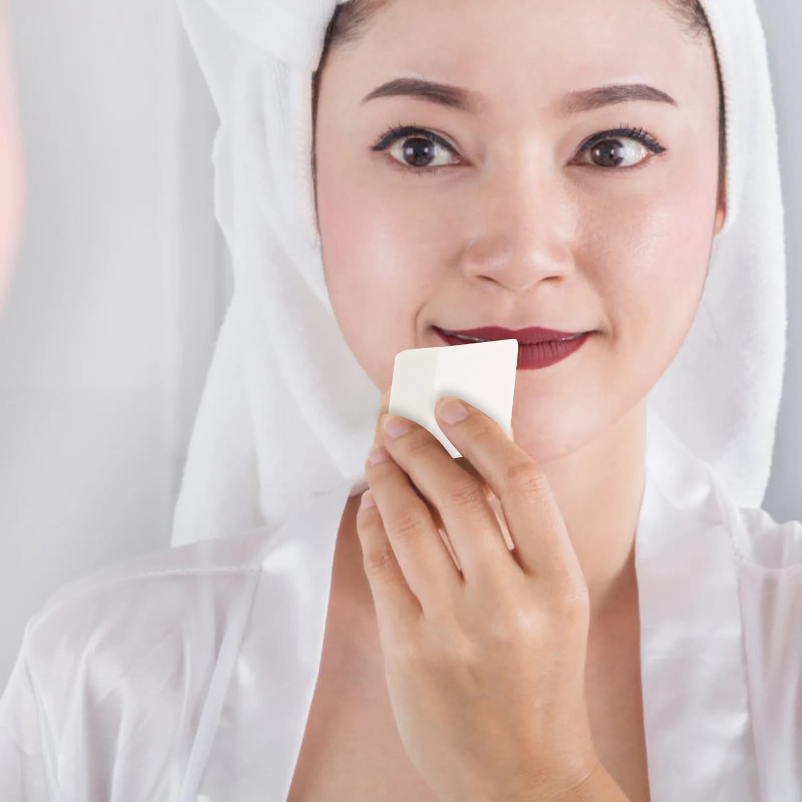 Set di 4 Spugne per Trucco a Forma di Cuore, Uso Umido e Asciutto, per Fondotinta Liquido e in Crema, Set di Spugnette per Sfumare il Viso