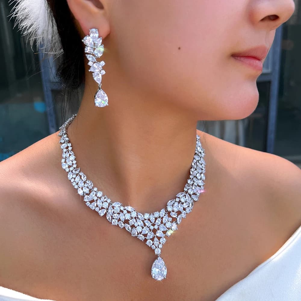 CWWZircons Splendido Set di Collana e Orecchini con Zirconi Cubici a Goccia d'Acqua per Donne, Gioielli per Matrimonio e Fidanzamento T1005