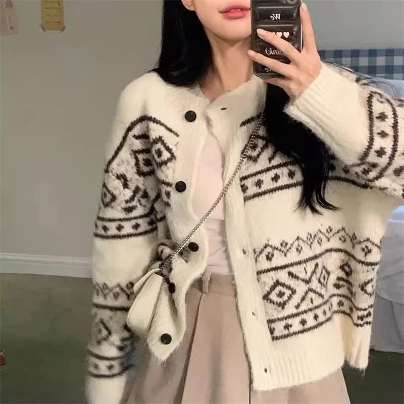 New Design Versatile Crew Neck Jacket Retro Jacquard Contrasting Color Sweater Loose Knitted Sweater Knitted Cardigan Women