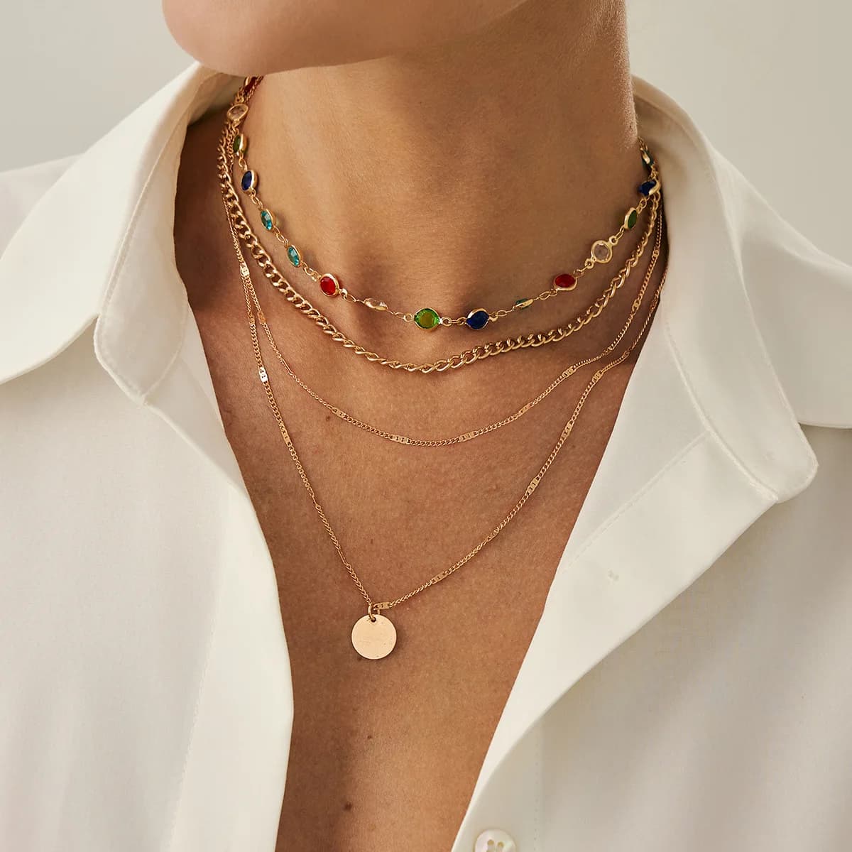 Collana semplice con catena di cristalli colorati da donna, collana con ciondolo personalizzato in metallo con paillettes.