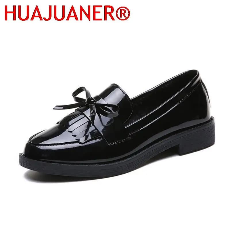 Mocassini da Donna in Pelle Verniciata Nera con Plateau, Slip-on, Nuova Collezione Primavera 2026, Stile Britannico con Nappe, Scarpe Basse Casual da Donna