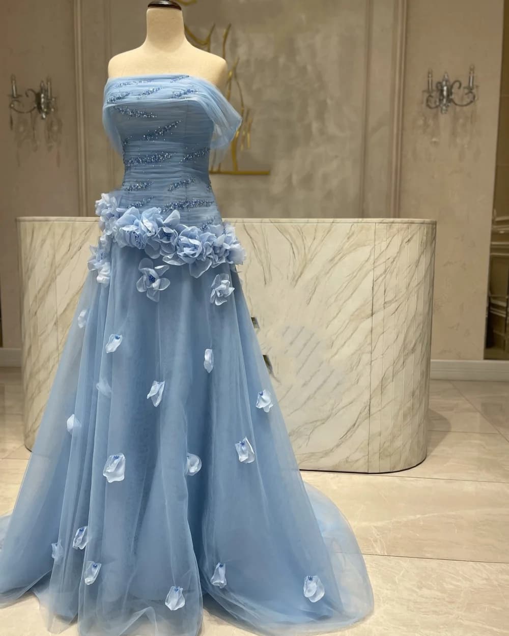 Abito da Sera Personalizzato in Stile Moderno per Donna, in Tulle con Fiori Fatti a Mano e Perline, Linea A, Senza Spalline, Senza Maniche, Elegante per Feste