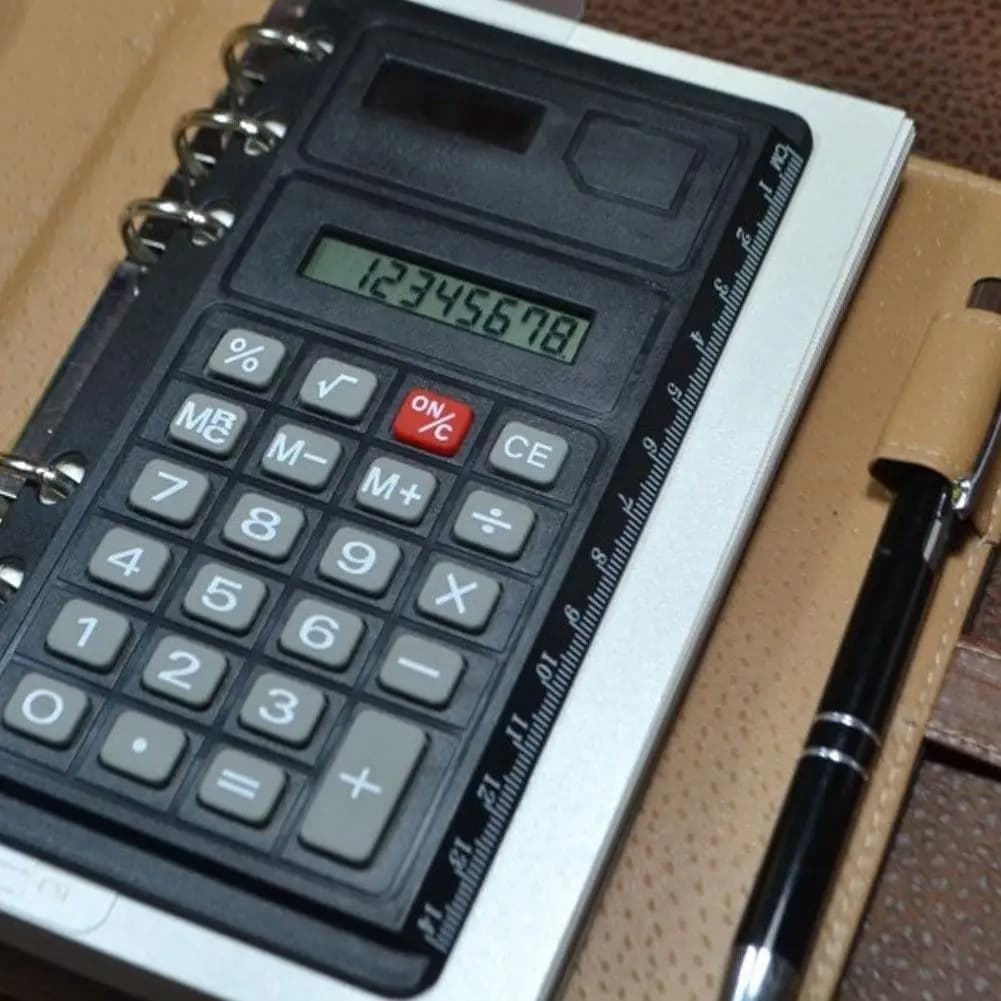 Quaderno a Fogli Mobili con Calcolatrice Integrata, Planner a 6 Anelli per Ufficio e Studio, Accessorio da Ufficio con Nastro Adesivo, Righello e Calcolatrice