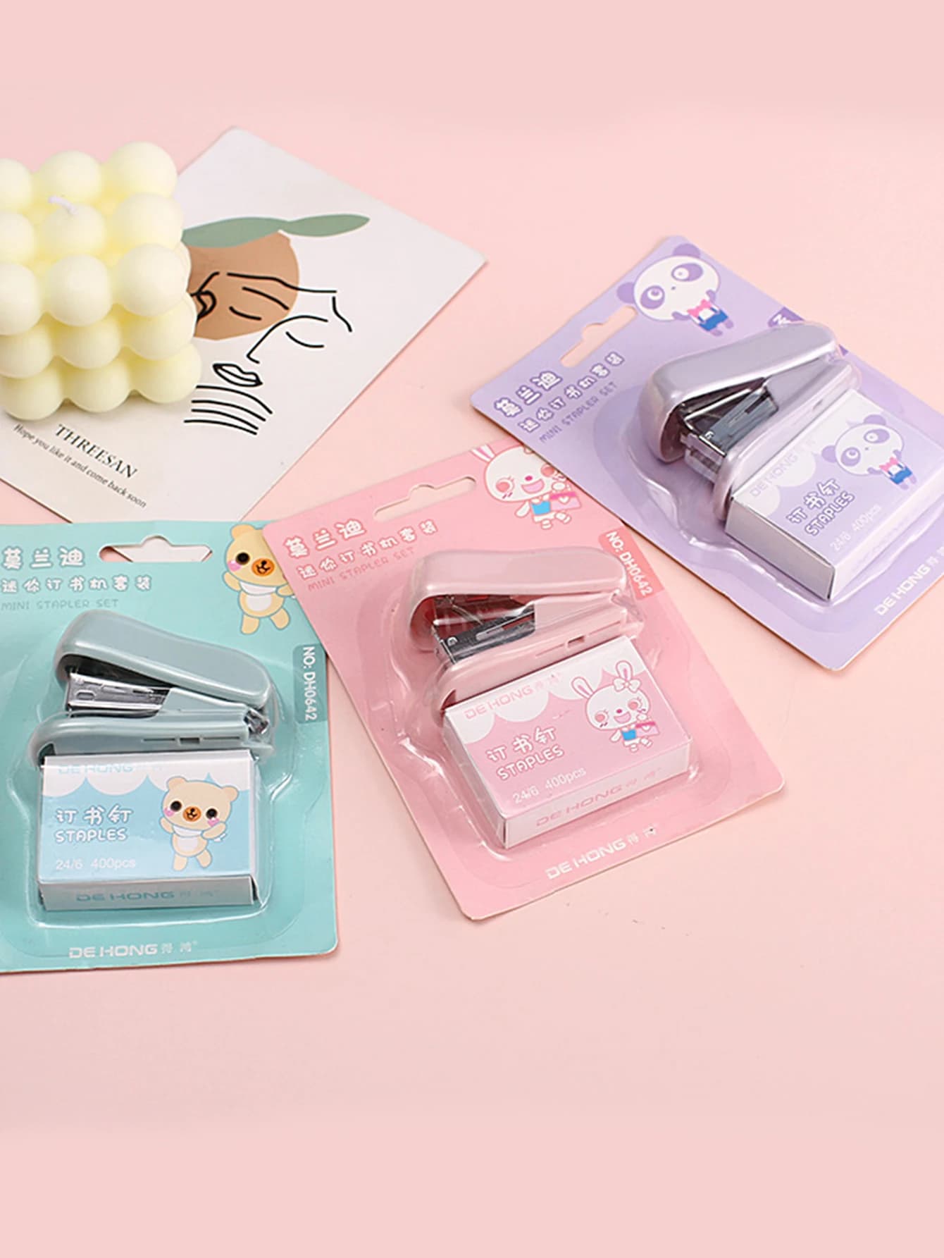 Seleziona casualmente un set di mini cucchiaini per cucire con graffette, cucchiaini portatili colorati per studenti e uffici.