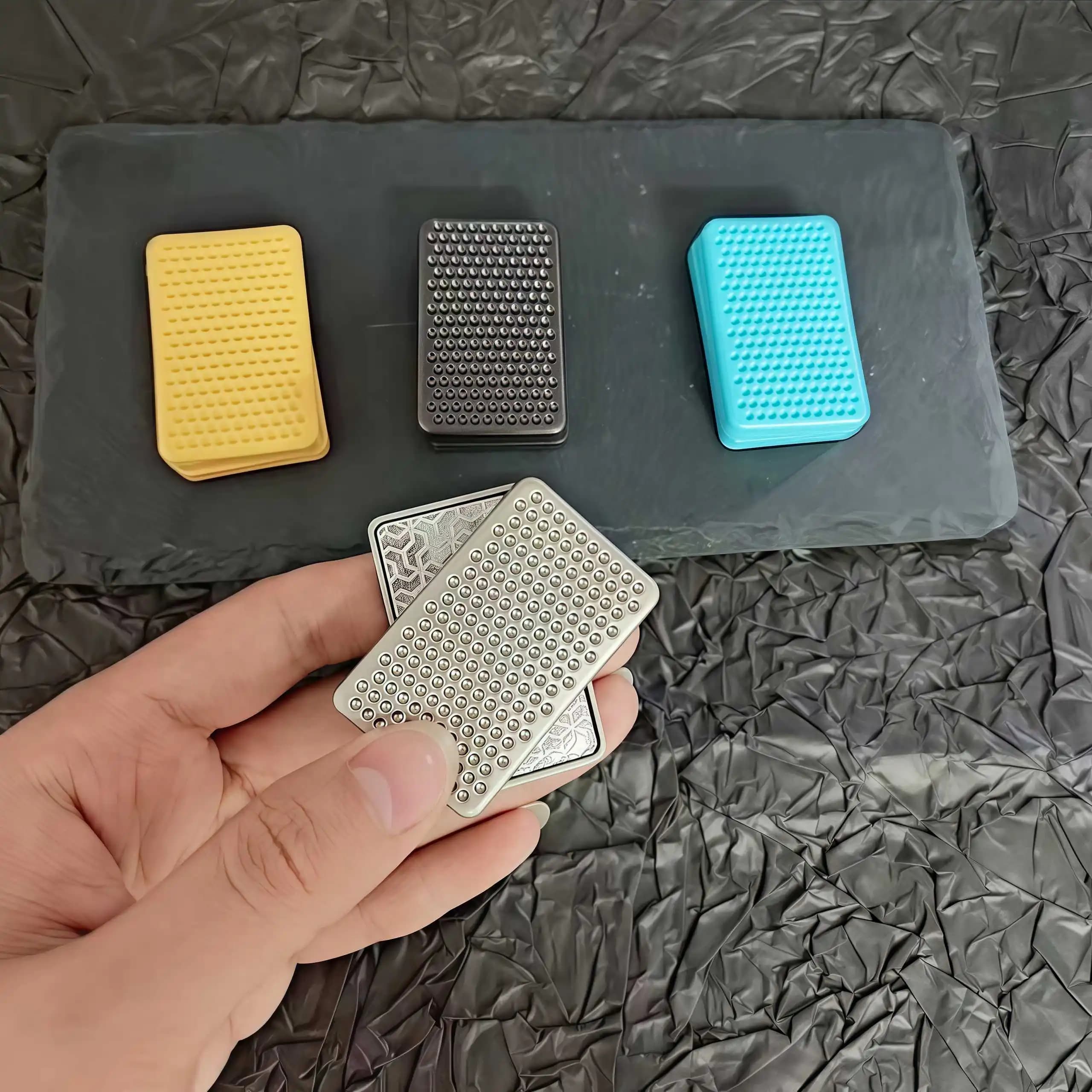EDC Fidget Slider Rotante Antistress in Metallo, Giocattolo Sensoriale Addah Focal da Tavolo, Slider Magnetico Morbido