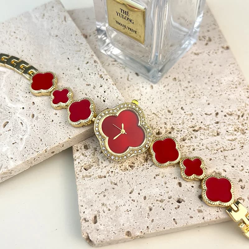 Quartz watch with four-leaf for women Quartz watch decorated with fashionable diamonds with fashion petals Cross-border live explosion New 2024