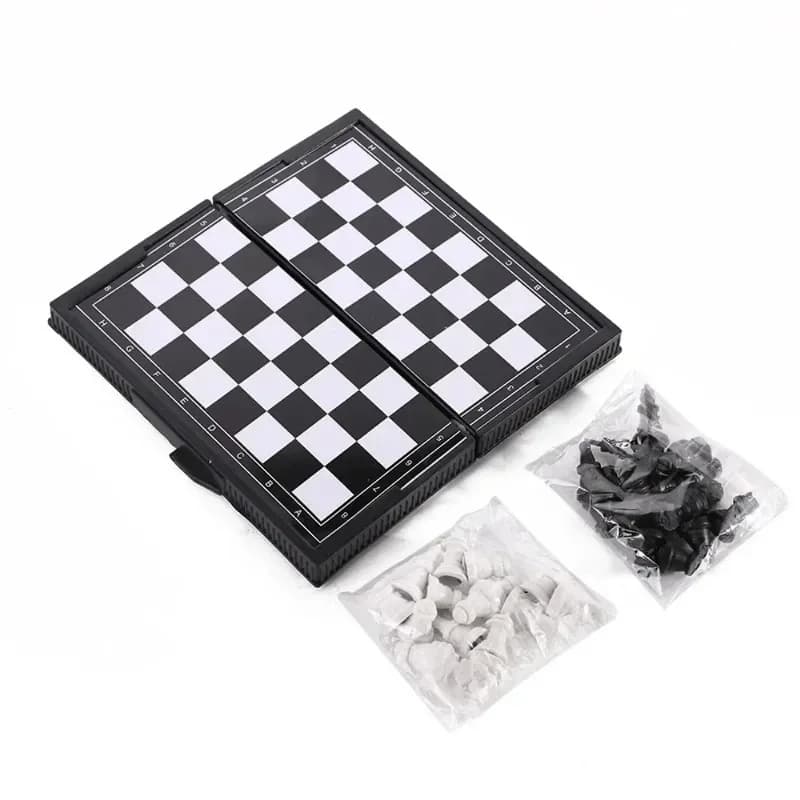 Mini set di scacchi magnetici portatili con scacchiera pieghevole in plastica Gioco da tavolo strategico educativo per divertimento all'aria aperta dei bambini
