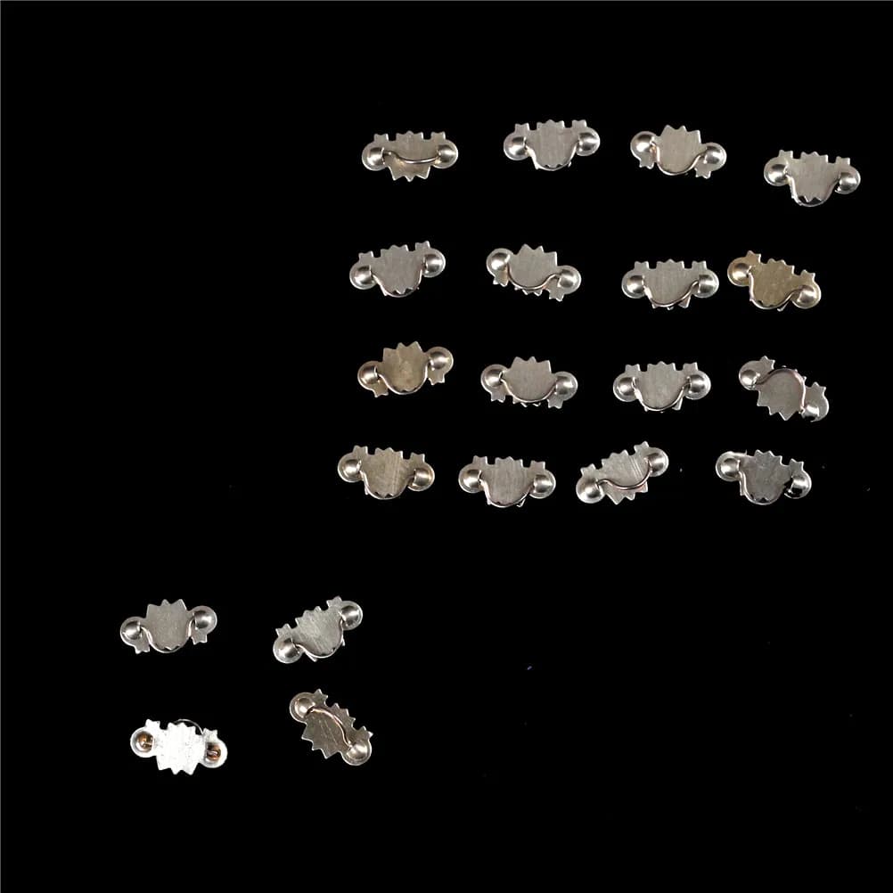 Maniglie per cassetti per armadietti in ottone dorato in scala 1:12 in miniatura per casa delle bambole da 20 pezzi