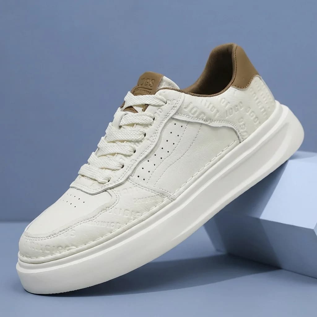 Scarpe casual bianche leggere da uomo per quattro stagioni, nuove scarpe da passeggio all'aperto traspiranti con suola morbida, scarpe sportive versatili alla moda