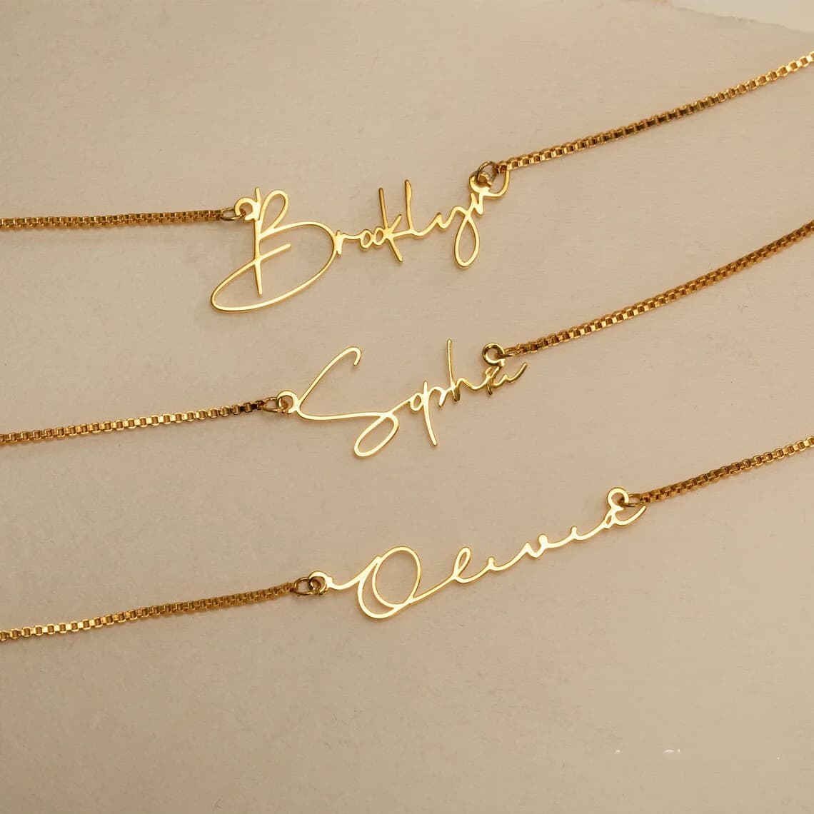Collana Personalizzata con Nome in Oro e Catena a Maglia, Gioiello Fatto a Mano, Regalo di Compleanno Personalizzato per Lei, Mamma