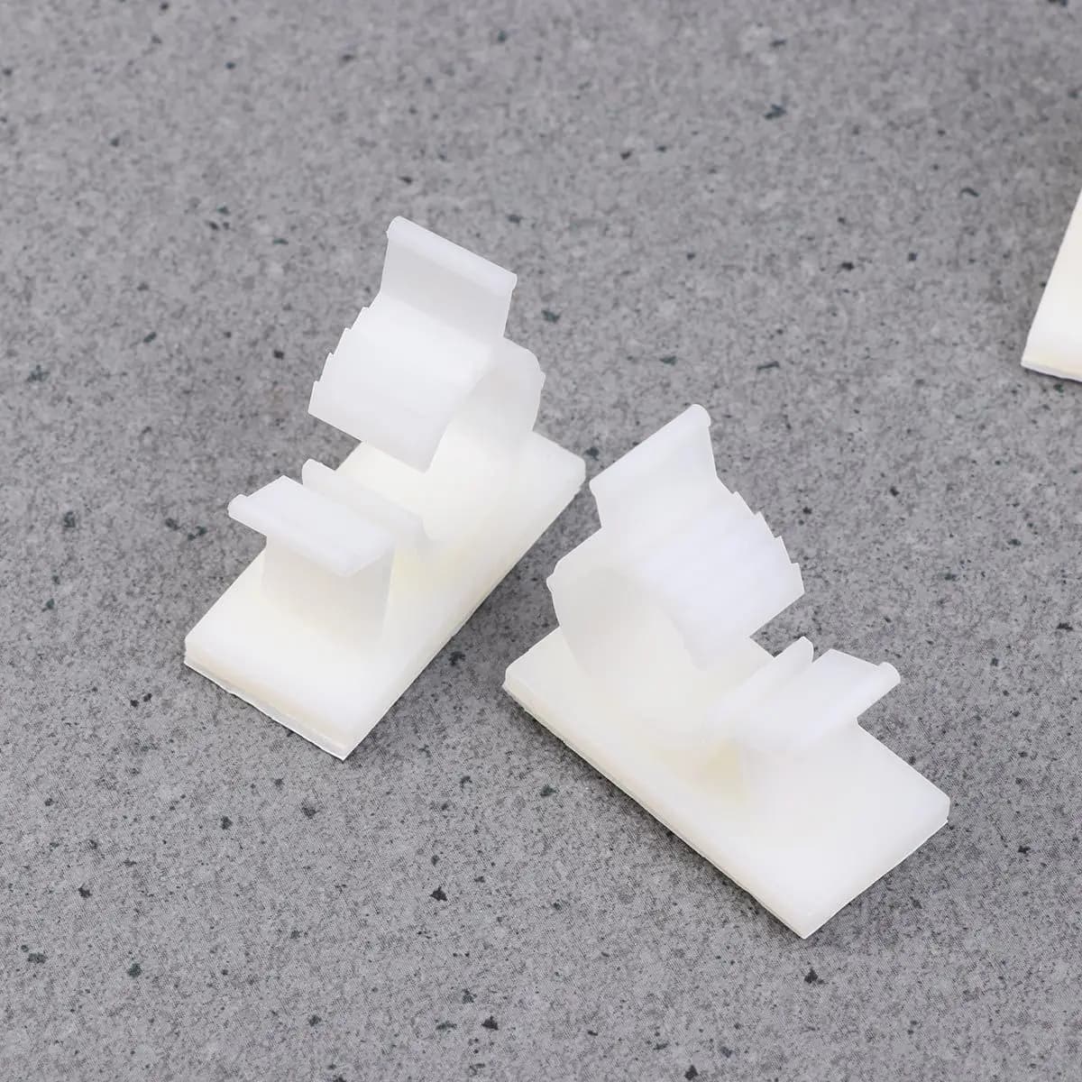 20 Pezzi Clip per Cavi Regolabili Autoadesivi, Organizzatore di Cavi per Scrivania, TV, Computer, Supporto per Gestione Fili, Clip in Plastica Bianche M