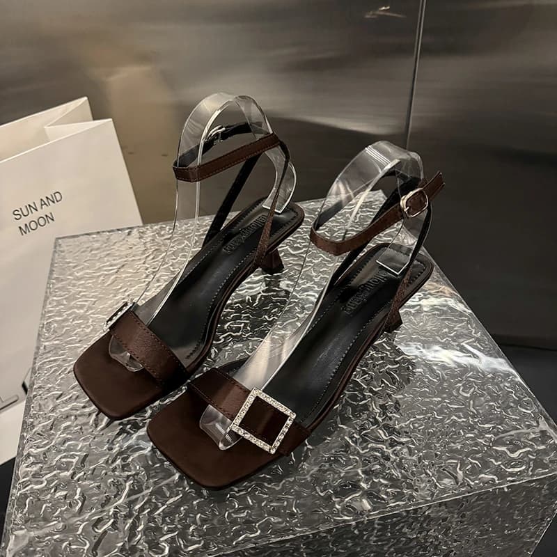 Nuovi Sandali Francesi con Tacco Alto e Strass 2026, Scarpe da Fata con Eleganti Cinturini Stile Gonna