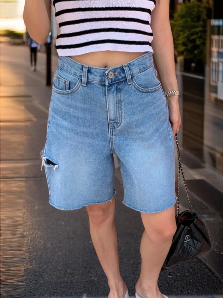 Nuovi pantaloncini di Jeans estivi 2024 per le donne pantaloncini Bermuda a mezza lunghezza lavati con foro a vita alta Jeans corti stile coreano da donna