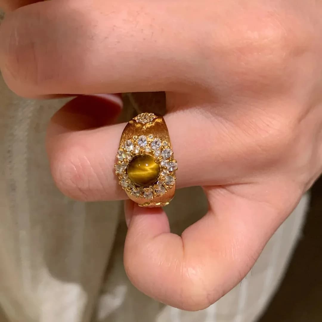 Anello Unisex Vintage in Rame Naturale Spazzolato con Pietra Occhio di Gatto, Gemma Ovale, Trendy, Lusso Leggero, Alta Gamma, Sovrapposto Super Elegante