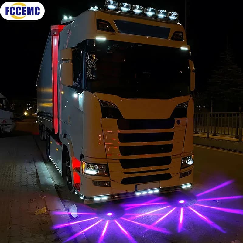 Fanale posteriore per telaio lampeggiante a LED a 7 colori Spia freno di stazionamento antiappannamento per auto camion moto 12-30V universale