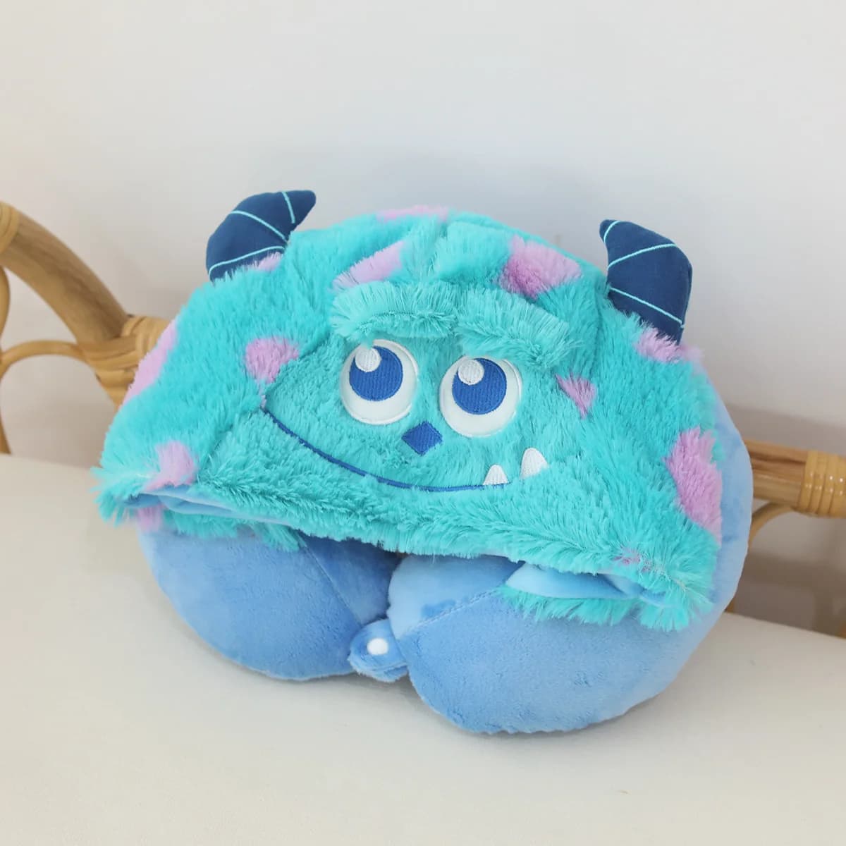 James P. Sullivan Morbido peluche a forma di U Cuscino a forma di U Anime Kawaii James P. Sullivan Cuscino portatile a forma di U con cappuccio