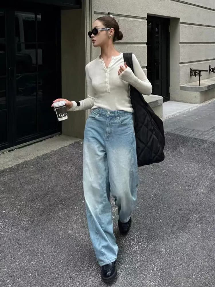 Jeans a Vita Alta con Taglio Curvo e Dettagli Lavati, Modello Banana Slim Fit per Donna, Primavera-Autunno