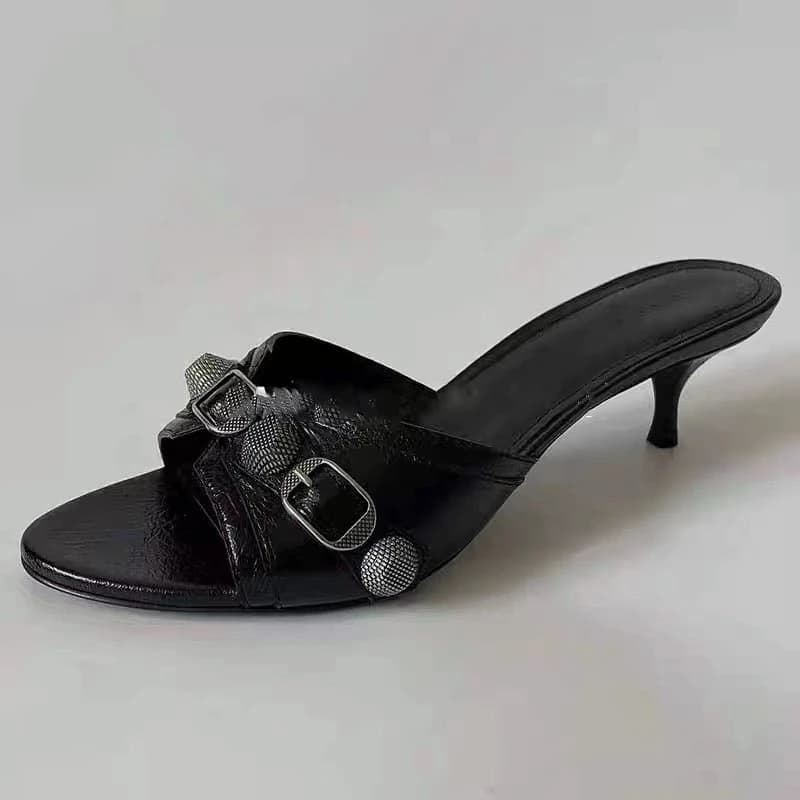 Sandali da donna rivetto sandali Open-toed estate da donna nuova fibbia in metallo pantofole nere sottili Zapatos De Mujer scarpe da donna