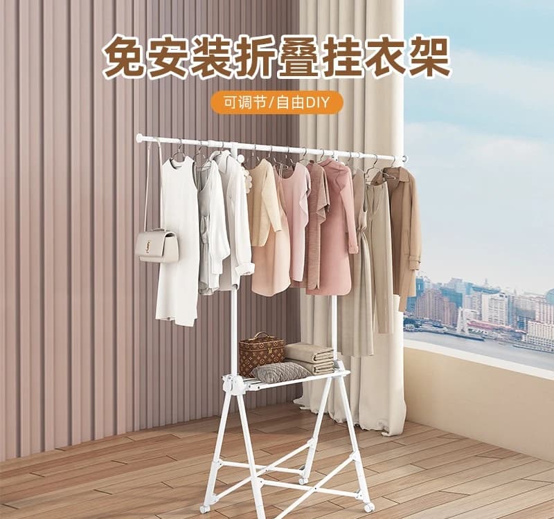 Stendino pieghevole dal pavimento al soffitto, balcone di casa, camera da letto, trapunta, asciugatura, artefatto, vestiti da esterno