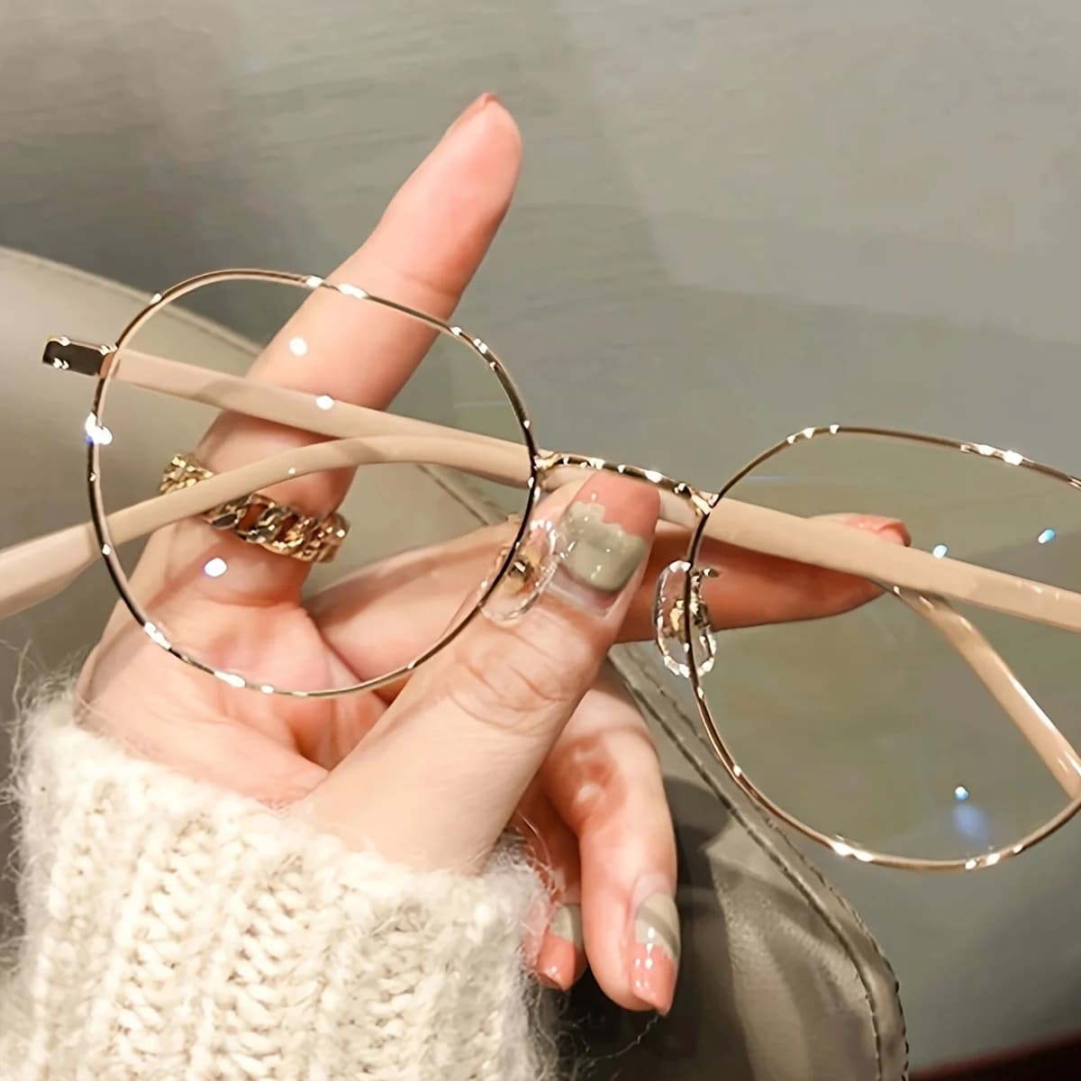 1pc of Women'S Elegant Round Frame Glasses - Golden And Beige Metal, Full-Side Design, Trendy And Fashionable Women'S Additions for Daily Commuting, The Best Gift for Friends