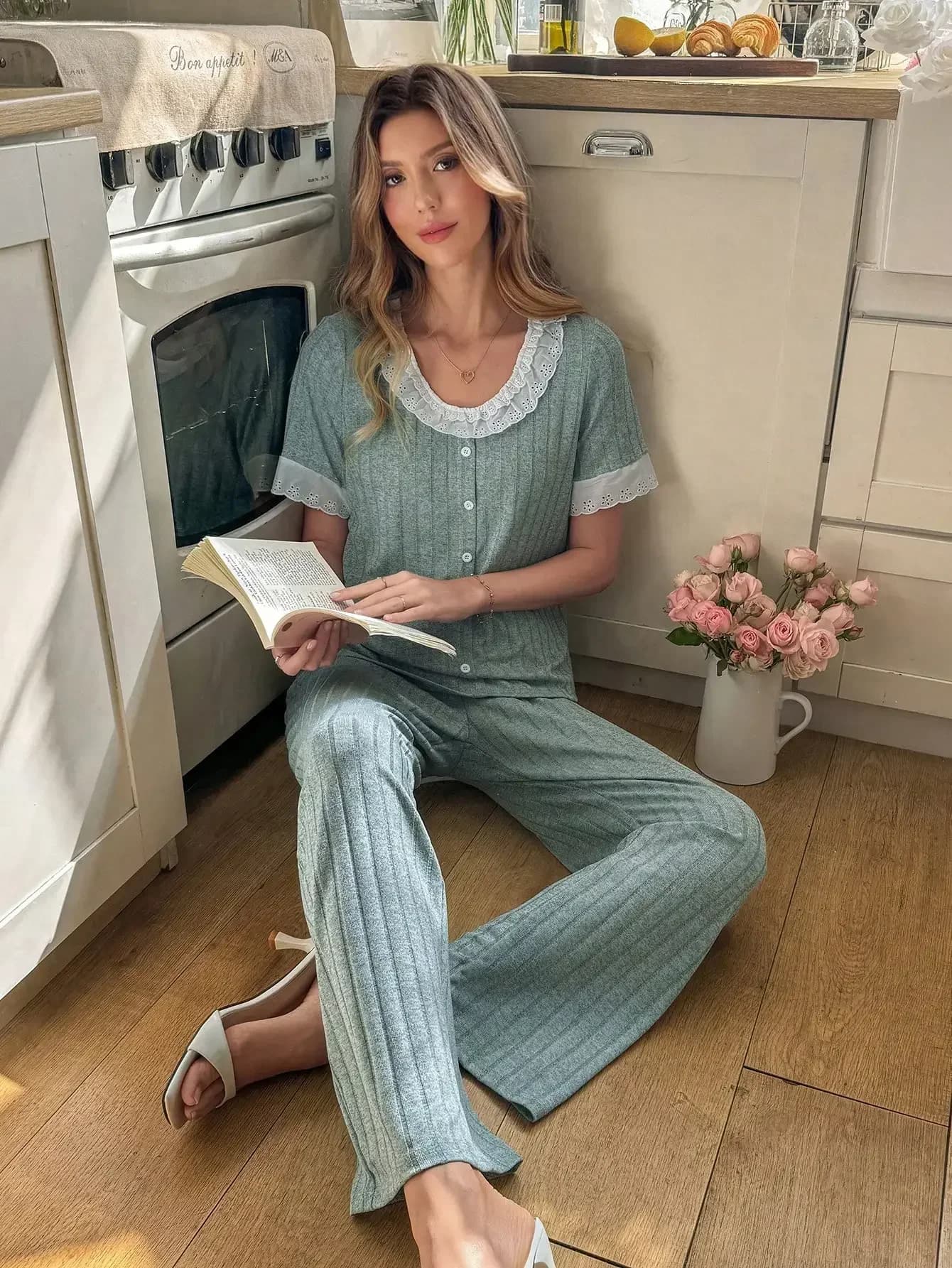 Set Pigiama da Donna Snug Reverie in Maglia a Coste con Ricami Floreali in Pizzo